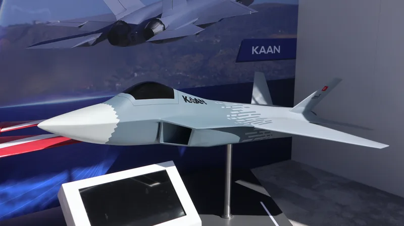 In der Türkei ist der Kaan überall präsent – wenn auch nur als Modell, wie hier auf der Industrieausstellung bei EFES 2026.