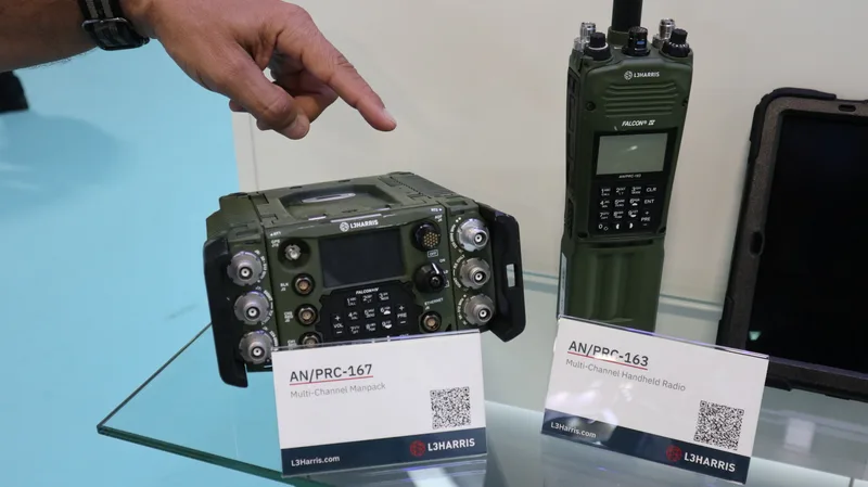 Die Funkgeräte AN/PRC-167 und AN/PRC-163 von L3Harris.