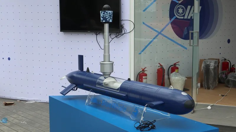 IAI aus Israel brachte durchaus fliegendes Material mit – aber auch den tauchenden Bluewhale.