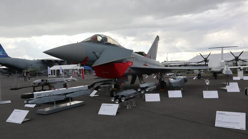 Die Luftwaffe verlegt zur Absicherung des Luftraums während der lettischen Parlamentswahlen am 3. Oktober 2026 vier Eurofighter Kampfflugzeuge des Taktischen Luftwaffengeschwaders 74 aus Neuburg an der Donau für ca. eine Woche auf den Militärflugplatz Lielvārde im Zentrum Lettlands (Symbolbild).