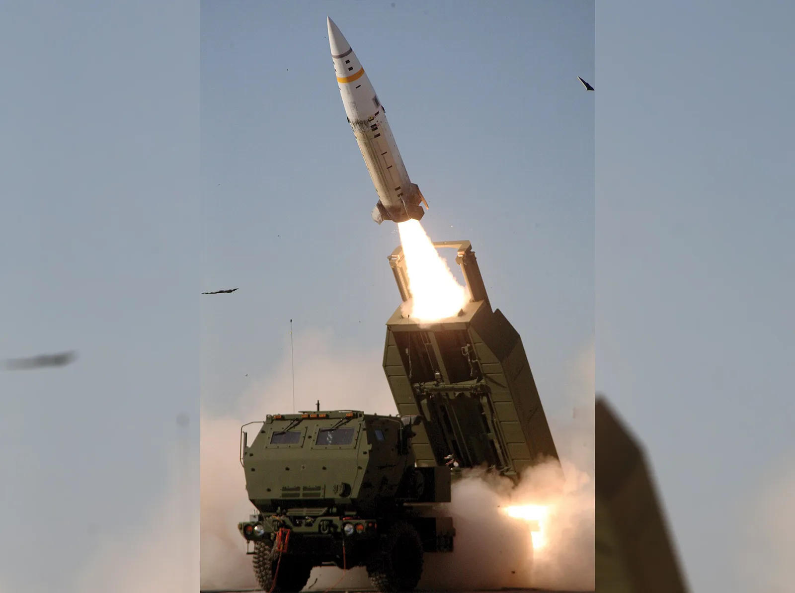 Start einer ATACMS-Kurzstreckenrakete (Modell M57A1) von einem M142 HIMARS.