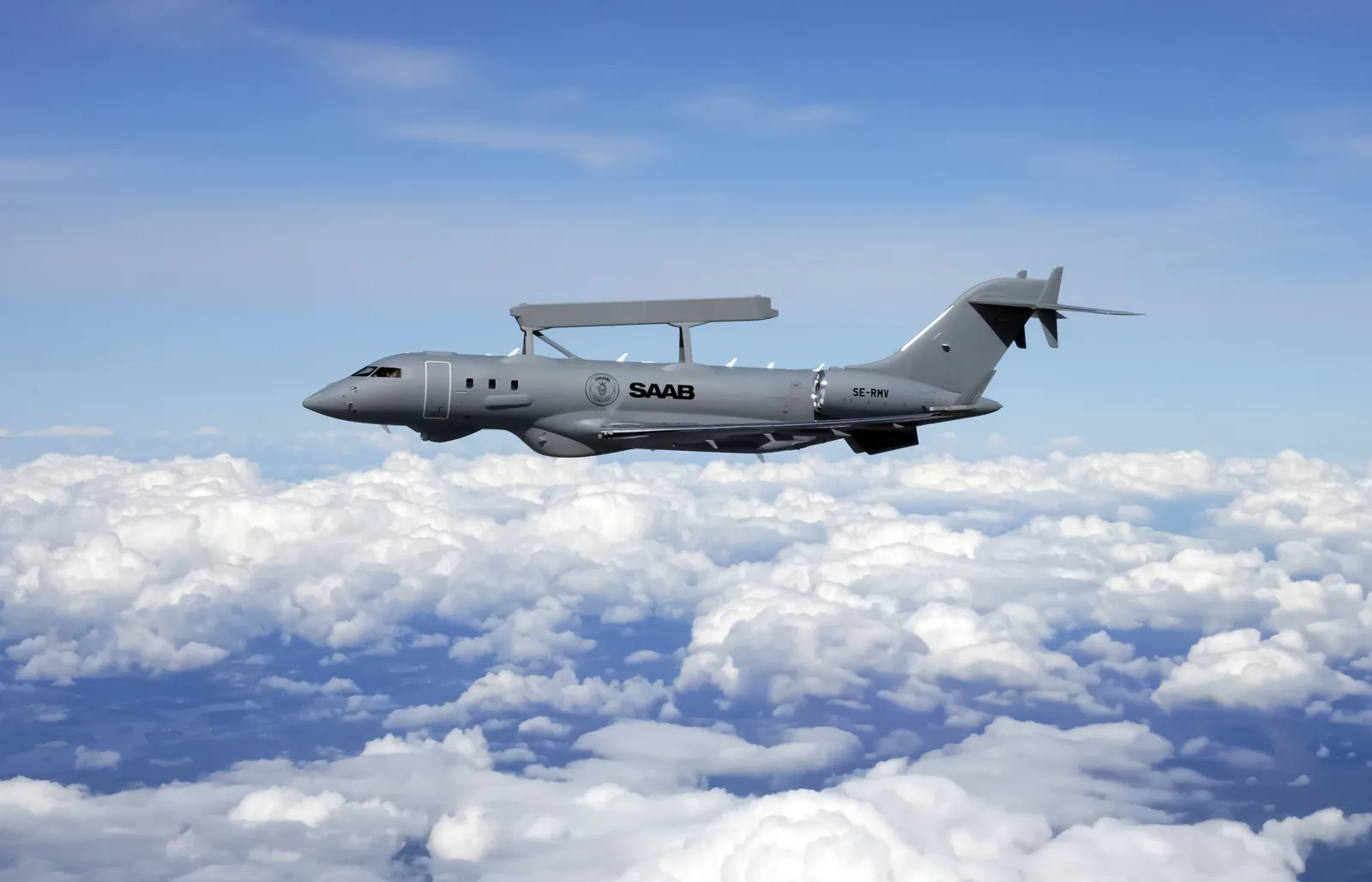 Ein Frühwarn- und Führungsflugzeug (Airborne Early Warning & Control, AEW&C) des Typs GlobalEye von Saab.