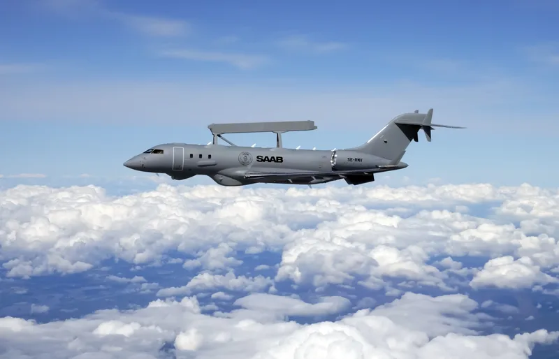 Ein Frühwarn- und Führungsflugzeug (Airborne Early Warning & Control, AEW&C) des Typs GlobalEye von Saab.