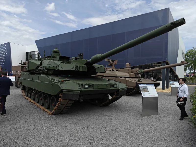 Das ist die momentan aktuellste Version des deutschen Kampfpanzers: der Leopard 2 A8 – Hier zu sehen auf der Eurosatory 2026 in Paris.