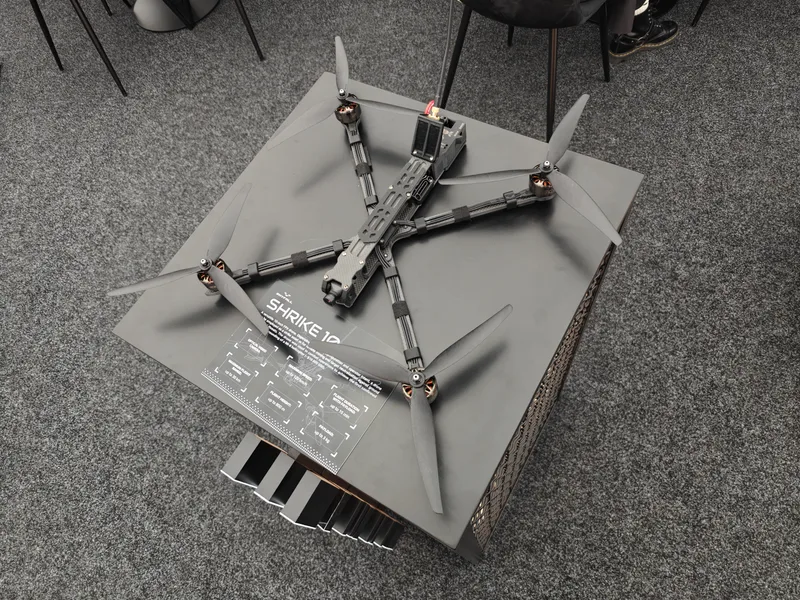 Die FPV-Drohne Shrike wird künftig mit Auterions Skynode-S-Technologie ausgeliefert und soll auch in elektronisch gestörten Einsatzumgebungen präzise operieren.
