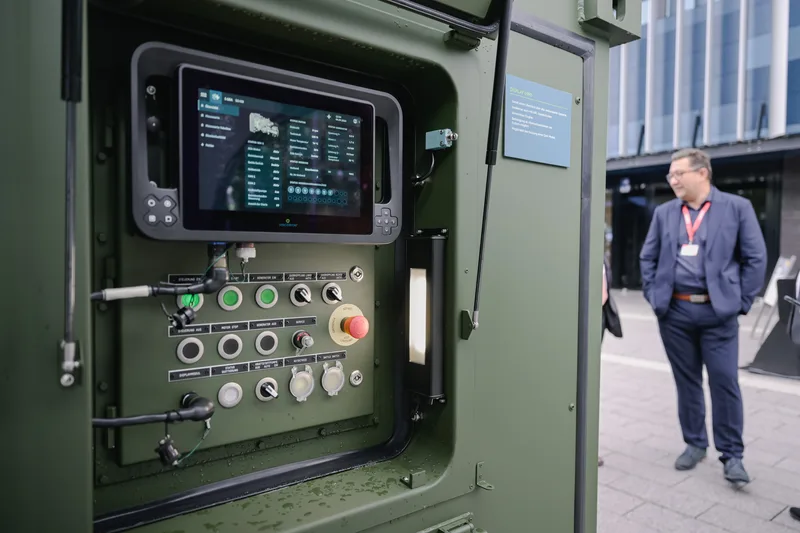 Die Steuerungseinheit einer mobilen Stromversorgungseinheit von Vincorion. Das ganze System war auf einer Veranstaltung des CPM Verlags in Koblenz zu sehen.