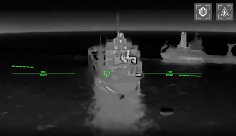 Ein russischer Tanker wird am 14. Juli 2026 im Asowschen Meer von einer ukrainischen Kampfdrohne angegriffen.
