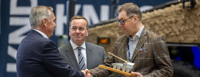 War auch Thema in Kassel: Bundesverteidigungsminister Boris Pistorius übergibt symbolisch eine Radhaubitze RCH 155 von KNDS an die Ukraine (Archivbild).