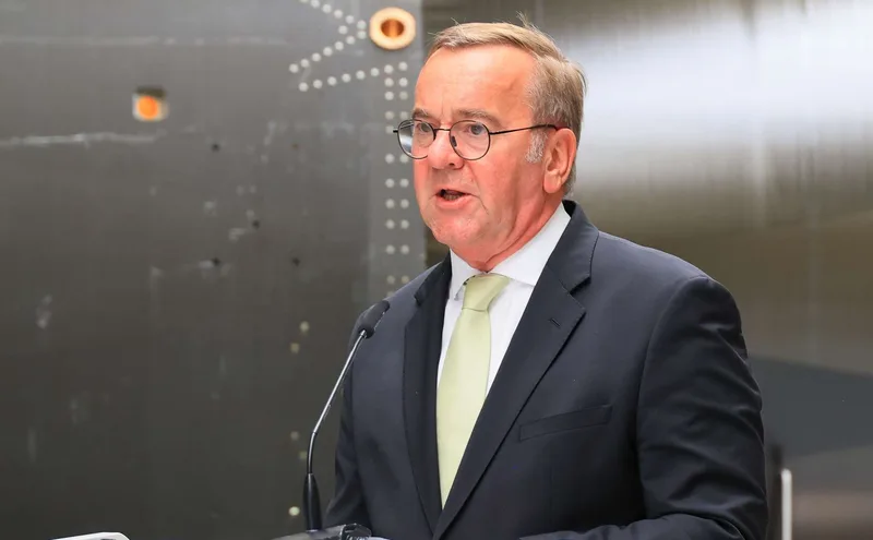 Bundesverteidigungsminister Boris Pistorius erklärte, man prüfe eigene Startkapazitäten für Raketen.