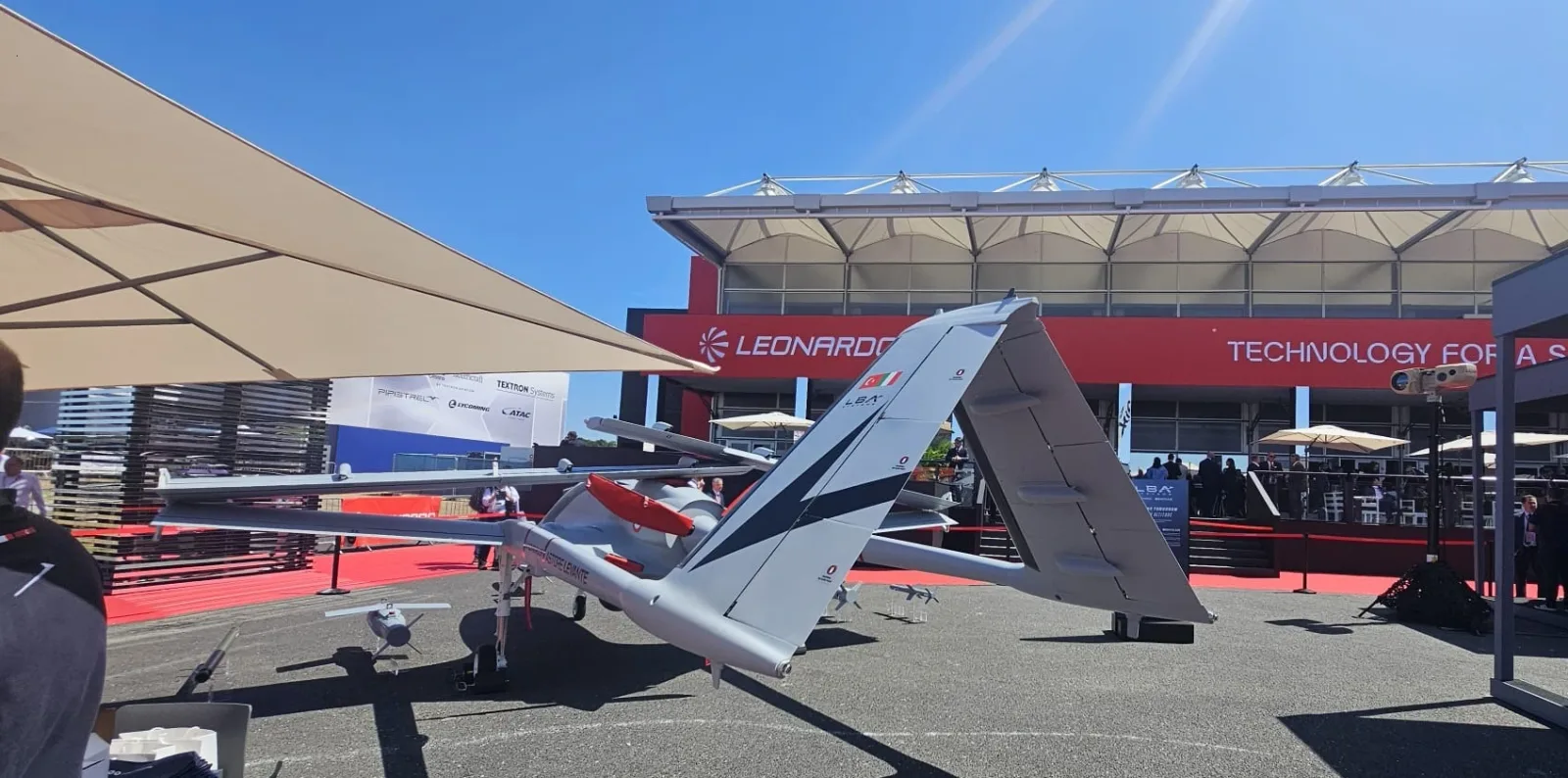 Die Astore Levante, eine Drohne basierend auf dem Bayraktar TB3-Design mit Leonardo-Subsystemen und Nutzlasten, wird auf der Farnborough Air Show 2026 ausgestellt.