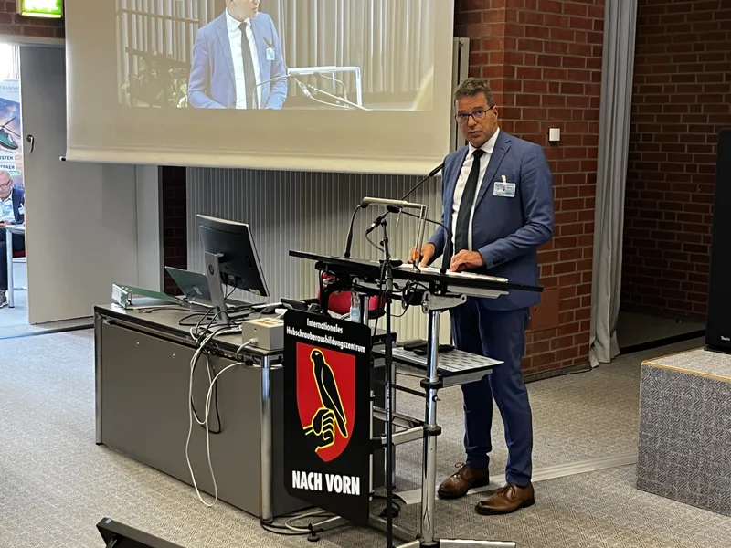 Dr. Klaus Przemeck hielt die Keynote des diesjährigen Hubschrauberforums.