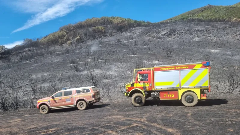 Auch aus NRW waren Feuerwehrkräfte angereist – mit eigenen Fahrzeugen.