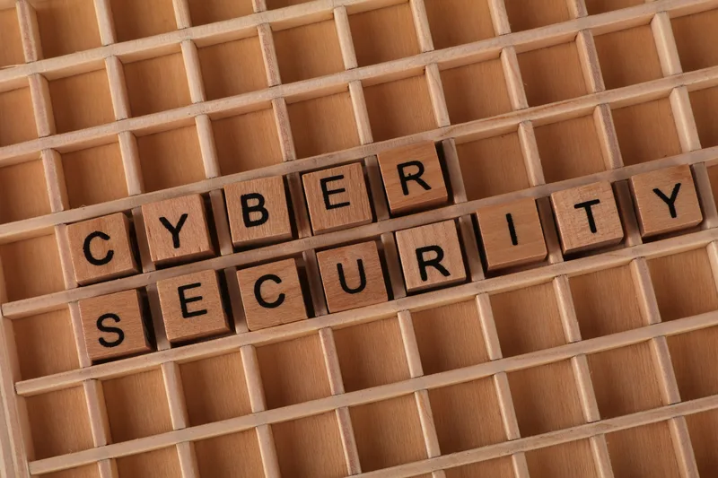 Die security.txt gibt Sicherheitsforschenden und CERTs einen eindeutigen Kontakt für die Meldung von Schwachstellen.