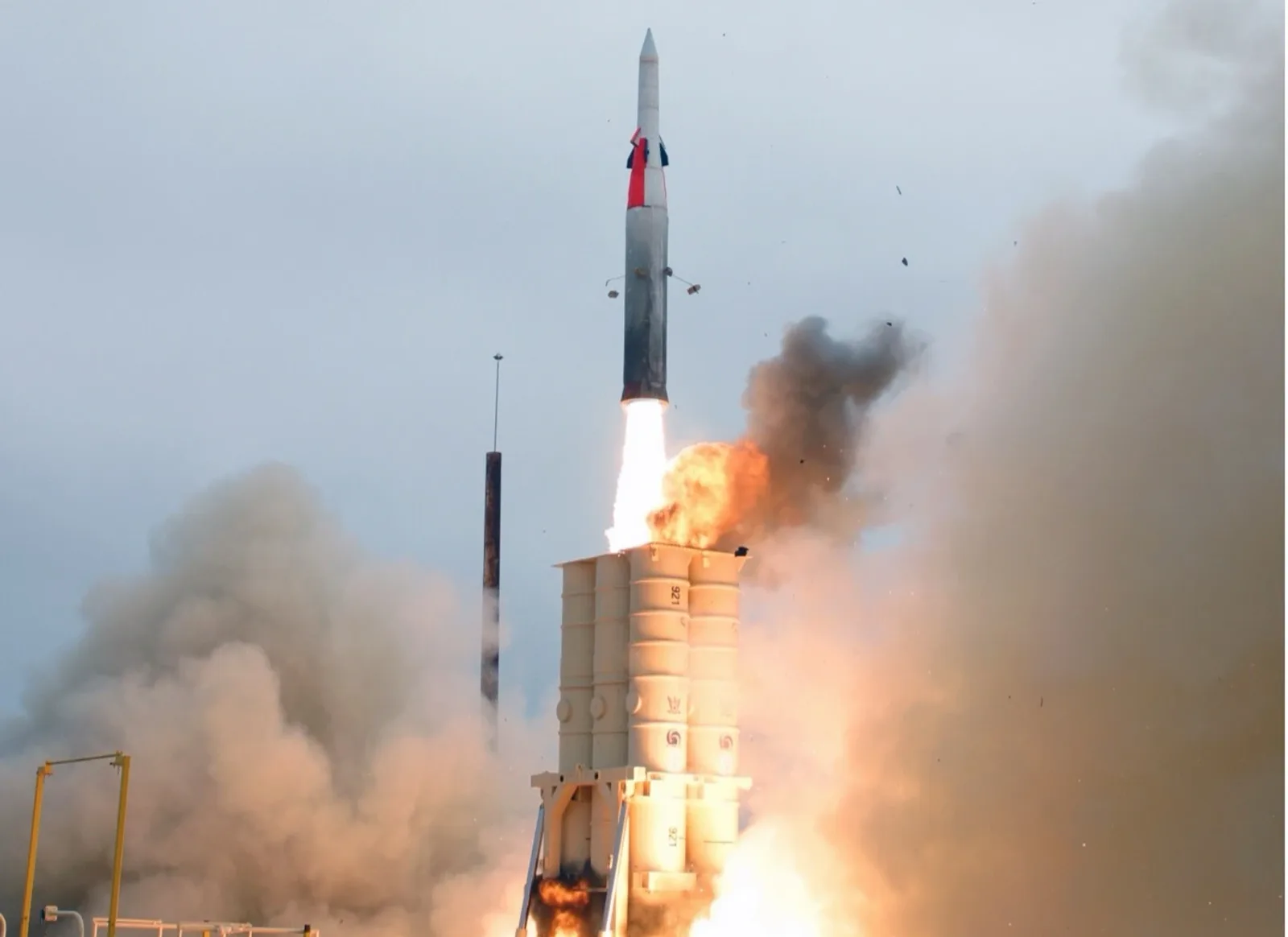 Abschuss einer ballistischen Raketenabwehrrakete von ARROW.