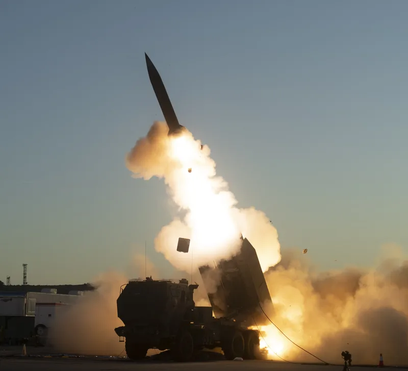 M142 HIMARS der US Army feuert eine Precision Strike Missile (PrSM) auf einem Testgelände ab