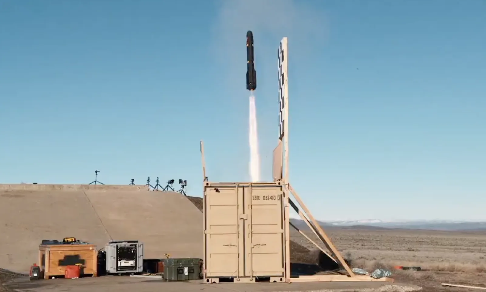 Launche einer Hellfire-Rakete aus einem Containerbasierten GRIZZLY-Starter