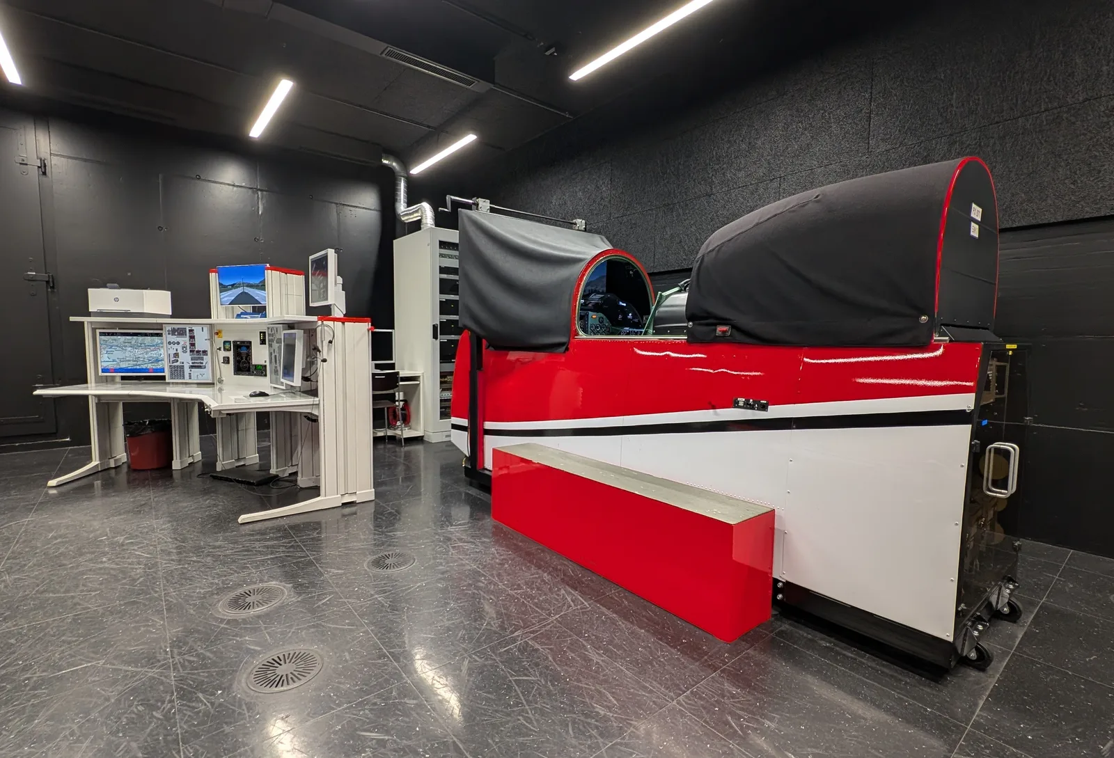 PC-7-Simulator fit für die Zukunft: "Critical Design Review" erfolgreich abgeschlossen