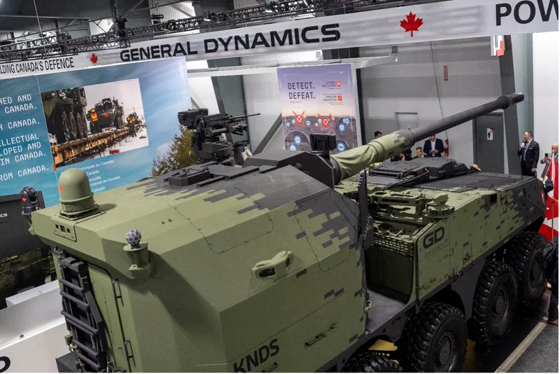 Radpanzerhaubitze von General Dynamics und KNDS auf der Rüstungsmesse CANSEC ausgestellt