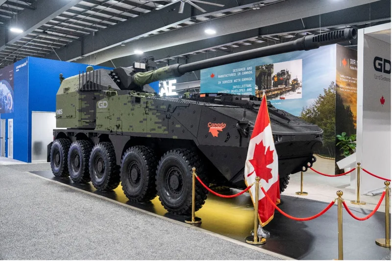 Radhaubitze Grizzly von General Dynamics Land Systems und KNDS auf der Rüstungsmesse CANSEC ausgestellt