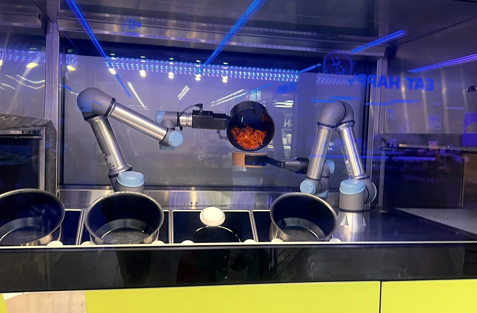 Die CA-1 Roboterküche der Münchner Circus Group versorgt nicht nur zivile Kunden sondern auch Soldatinnen der Bundeswehr und Ukraine.