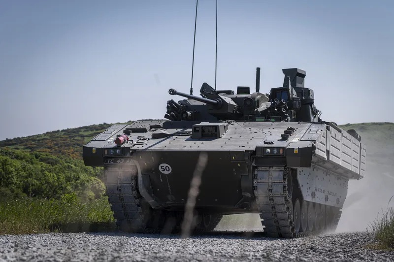 Der Ajax wird 2023 auf dem Testgelände Kirkcudbright Ranges in Schottland erprobt. Die Fahrzeugfamilie dürfte von einigen der im Hunter implementierten Technologien profitieren.
