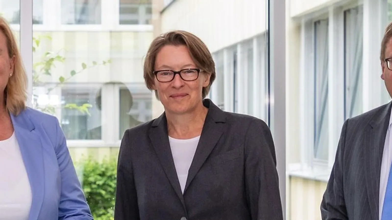 Dr. Elisabeth Hauschild (3. v. l.)