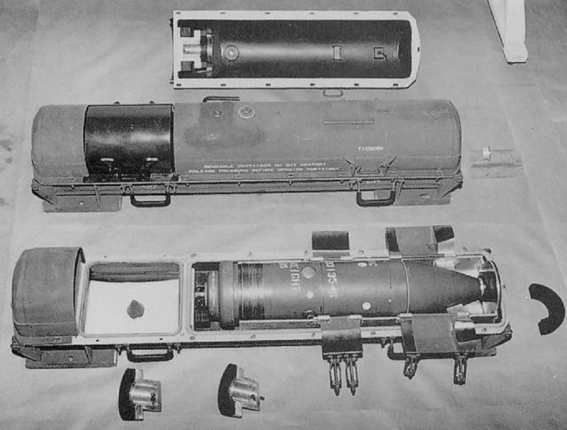 Taktische Atomwaffen: W33-Atomartilleriegranate im Aufbewahrungskoffer. Die Waffe wurde für den Einsatz in 203-mm-Haubitzen (8 Zoll) entwickelt.