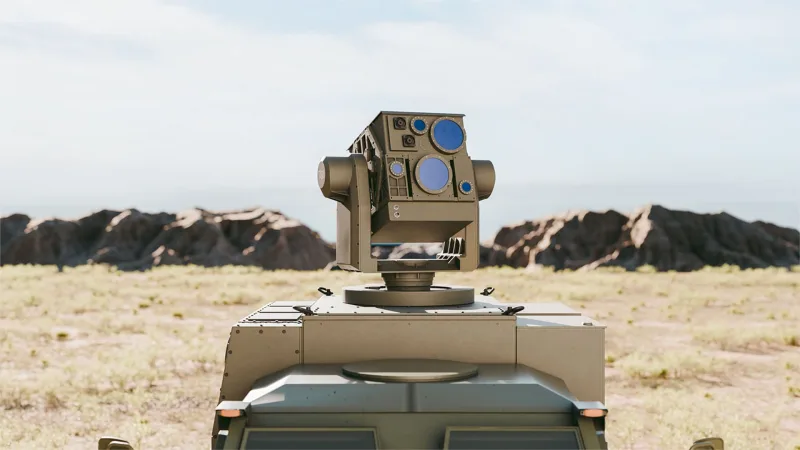 Laser-Kommunikationssystem LOCUST von AeroVironment auf einem Militärfahrzeug in einer Wüstenlandschaft