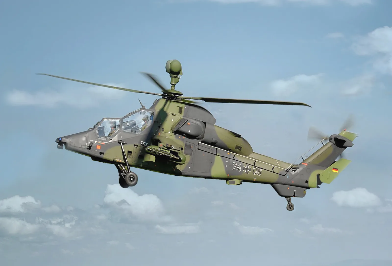 Kampfhubschrauber Tiger der Bundeswehr im Flug, für den Hensoldt die Missionsplanungssoftware Optarion entwickelt