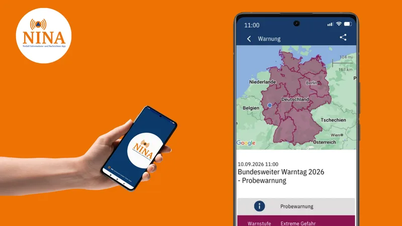 Zwei Smartphones zeigen die NINA-App mit einer Probewarnung zum bundesweiten Warntag auf einer Deutschlandkarte vor orangefarbenem Hintergrund