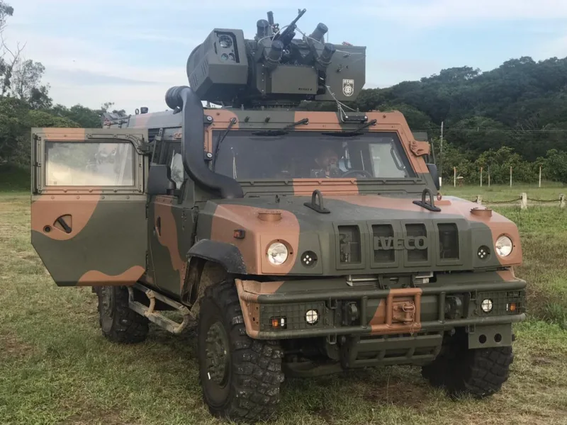 REMAX 4 fitted to an LMV-BR.