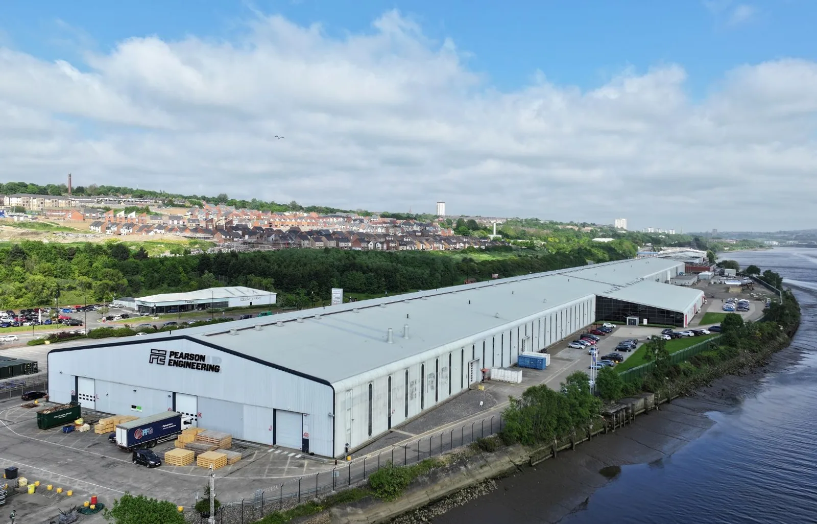 The modern Armstrong Works building stretches for more than half a kilometre along the banks of the Tyne. (Pearson Engineering)