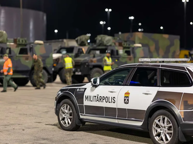 Die schwedische Militärpolizei begleitet die deutschen Kräfte bei Ihrer Verlegeübung nach Gotland im Rahmen der Übung Silver Wotan.