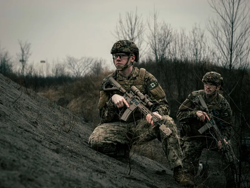 Under the Canadian Modular Assault Rifle project, the 5.56 mm-chambered C25 was officially selected in March 2026 to replace the Canadian Armed Forces’ C7/C8 5.56 mm service weapons. Colt Canada has been awarded a CAD 307 million (EUR 191 million) contract for the first 30,000 C25 weapons.