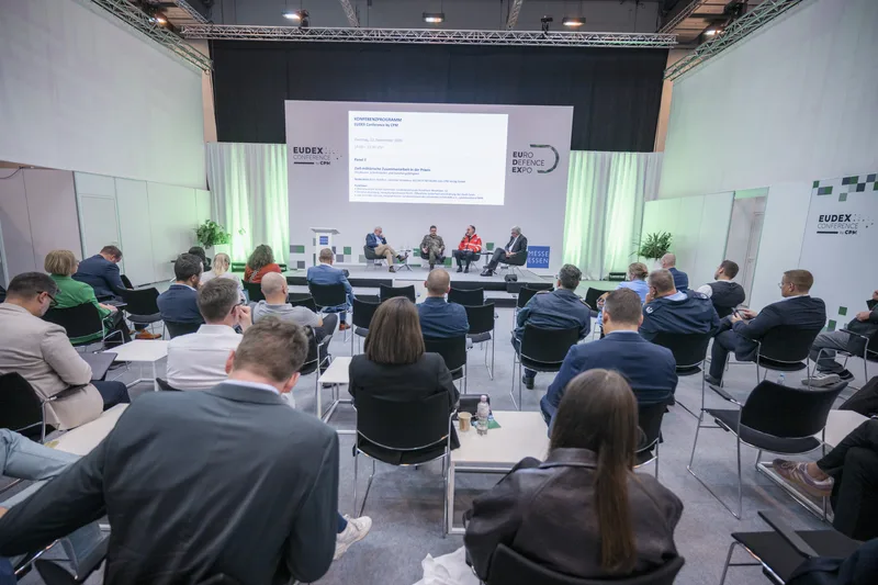 Podiumsdiskussion mit Vertretern aus Militär und Behörden auf der EUDEX Conference während der EURO DEFENCE EXPO in der Messe Essen