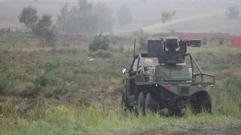 Fuhr bei der Experimentalserie Land unbemannt in die Stellung: Das Geländefahrzeug Hermelin von Rheinmetall.