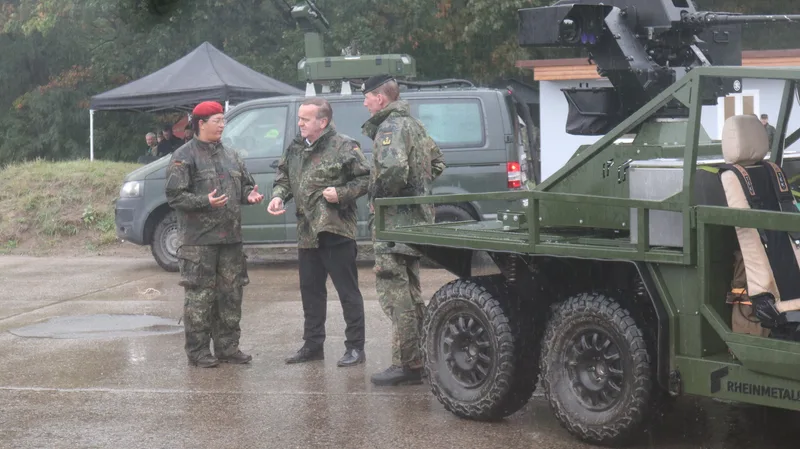 Federal Defence Minister Boris Pistorius (centre) and the Inspector of the Army, Lt Gen Dr. Christian Freuding (right), being briefed on the Rheinmetall Ermine 6×6.