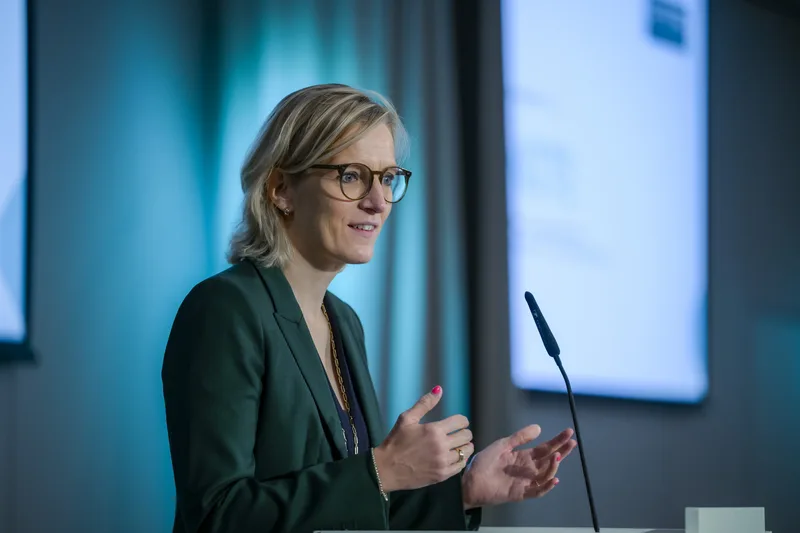 Marie-Christine von Hahn, Hauptgeschäftsführerin Bundeswverband der Deutdschen Luft- und Raumfahrt e. V., hielt die Keynote mit der industriellen Perspektive.