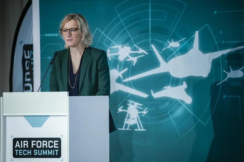 Marie-Christine von Hahn, Hauptgeschäftsführerin Bundeswverband der Deutdschen Luft- und Raumfahrt e. V., hielt die Keynote mit der industriellen Perspektive.