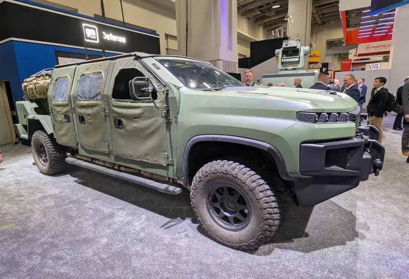 The Heavy Duty Tactical Truck (Hybrid), which is based on a Silverado HD pick-up truck, is the platform GM Defense is bidding for the US Army’s Infantry Squad Vehicle-Heavy requirement.