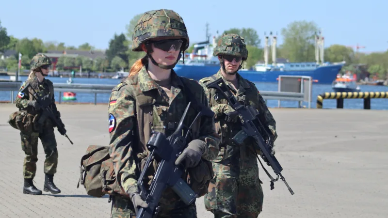 Soldatinnen und Soldaten der Bundeswehr bei einer Übung.