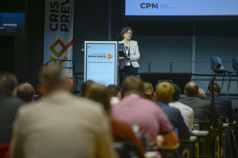 Inge Paulini, Präsidentin des Bundesamts für Strahlenschutz, bei ihrer Keynote zum radiologischen Notfallschutz beim Bodensee Resilience Summit 2026.