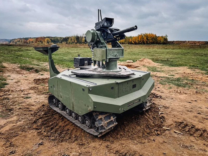 Die GEREON UGV Plattform von ARX Robotics kombiniert mit dem SABER-Moduk von ROBONEERS.