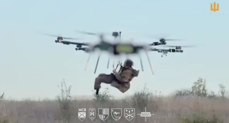 Evakuierungsdrohne: Ukrainisches Video zeigt die erstmalige Evakuierung eines Verwundeten via Drohne.
