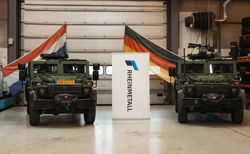 Die ersten Serienfahrzeuge des CARACAL, der als Einsatzsystem Luftlandeplattform (EinsSysLLPlattf) an die Bundeswehr übergeben wurde.